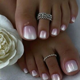 babyboomer rose nacre ongle pied ete tendance