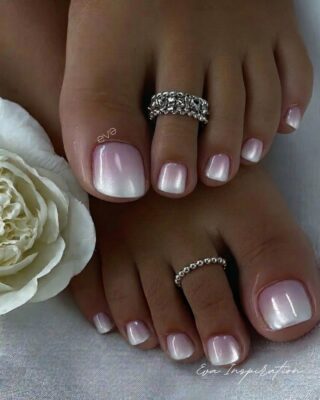 babyboomer rose nacre ongle pied ete tendance