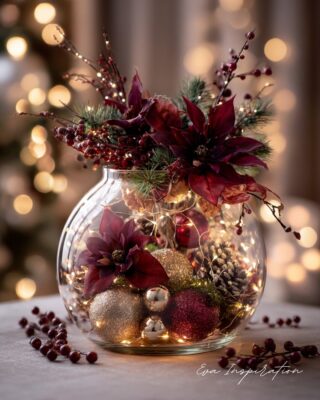 Centre de table de Noël DIY avec fleurs bordeaux, guirlande et boules rouges – Eva Inspiration