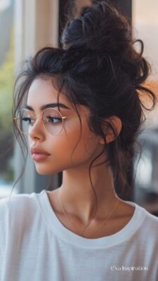 chignon haut look decontracter lunette