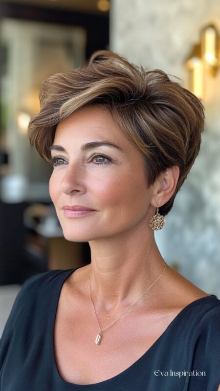 coupe-femme-courte-nuque-degagee-50-ans