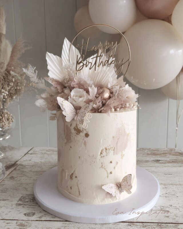 gateau anniversaire beige rose layer cake femme decoration