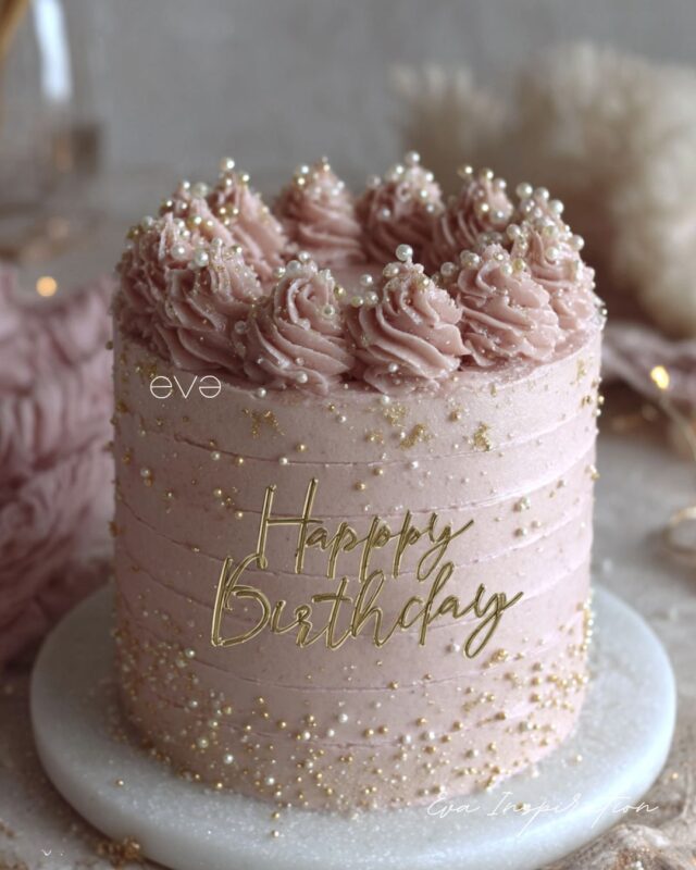 gateau anniversaire femme idee layer cake deco rose or