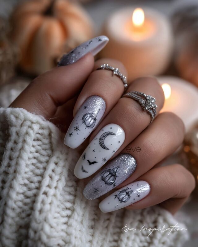 Ongles Halloween blancs et argentés avec lune et étoiles – nail art élégant.