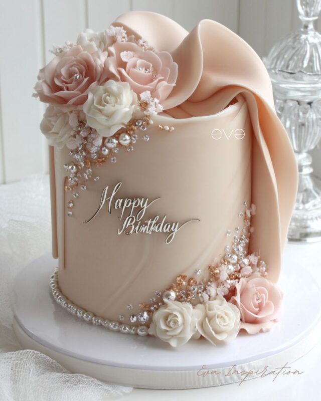 layer cake gateau anniversaire rose clair deco feminine