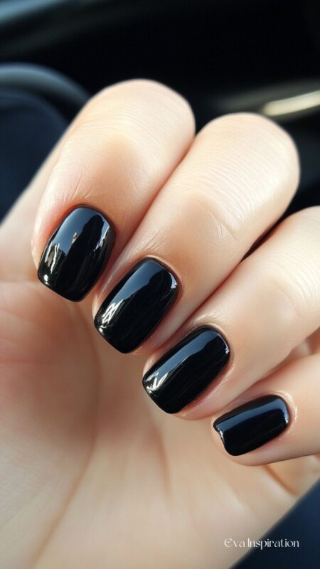manucure-ongle-noir-court