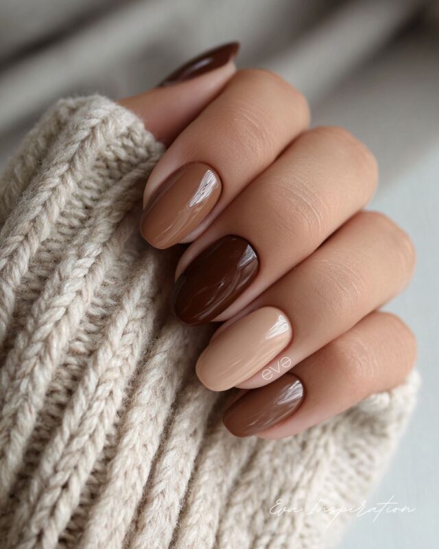 ongle arrondis manucure beige chocolat et marron clair chic tendance idee