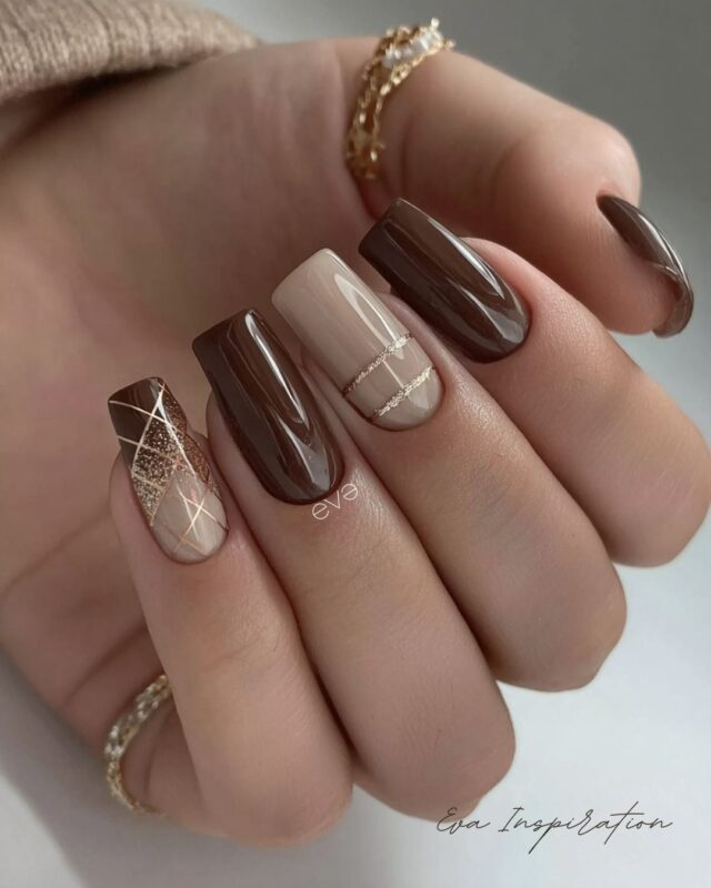 ongle manucure marron chocolat beige et or nail art ligne graphique