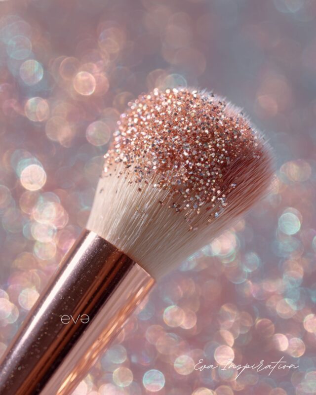 pinceau blush application glitter rose gold