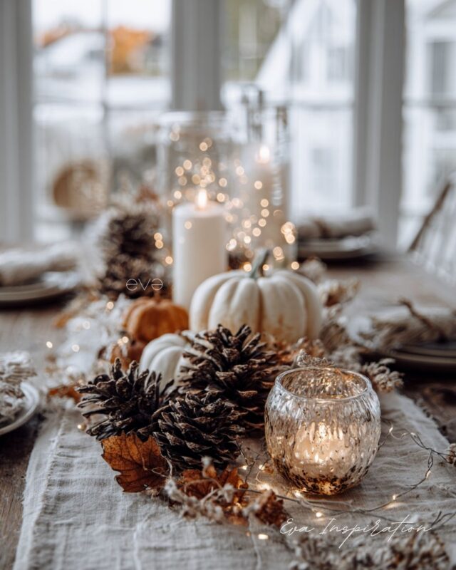 table automne élégante citrouilles blanches pommes de pin bougies